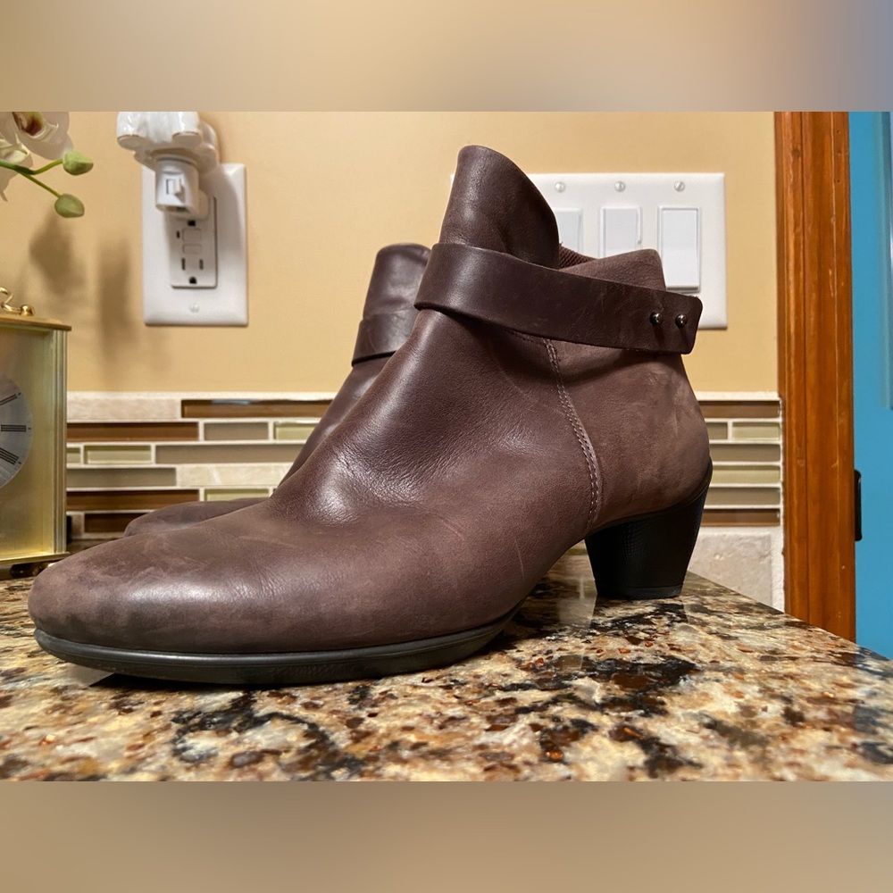 Ecco brown leather boots, 39 (US size 8-8.5)